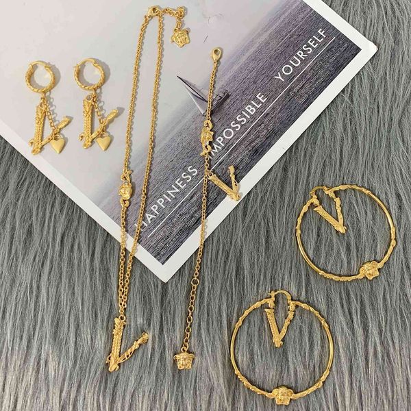 design jewelry fan jiamei's head maze necklace feminine temperament bracelet small exaggerated v-shaped tassel love earrings, Silver
design jewelry fan jiamei's head maze necklace feminine temperament bracelet small exaggerated v-shaped tassel love earrings, Silver