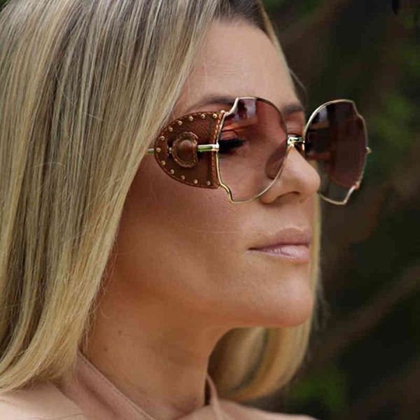 2021 summer brown pu leather frame flower sunglasses for women new brand vintage round punk sun glasses feamle alloy rivet gradient shades, White;black
2021 summer brown pu leather frame flower sunglasses for women new brand vintage round punk sun glasses feamle alloy rivet gradient shades, White;black