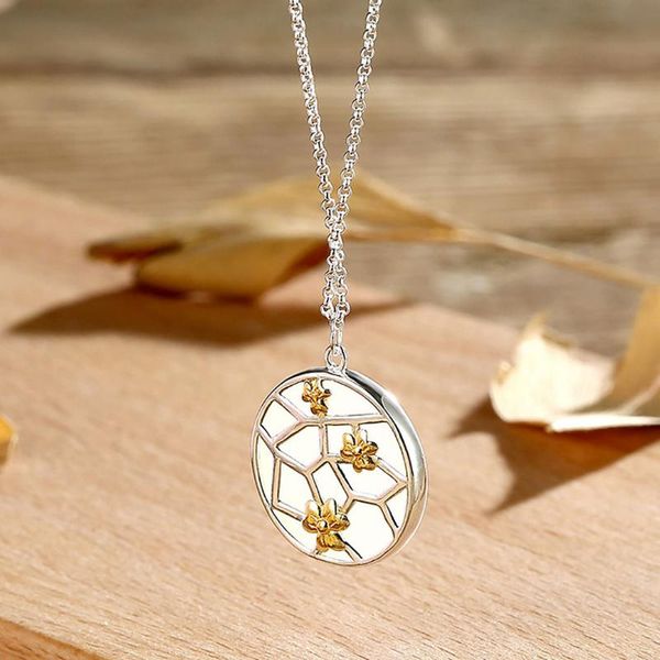 chains silver natural hetian jade plum blossom round pendant necklace niche design light luxury geometric shape women's brand jewelry
chains silver natural hetian jade plum blossom round pendant necklace niche design light luxury geometric shape women's brand jewelry