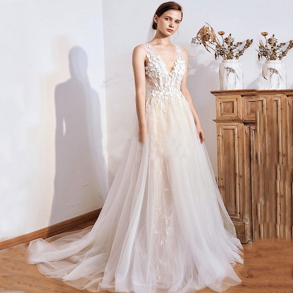 v-neck 3d flower lace appliques wedding dress buttons tulle a-line 2021 bridal gown robes de mariées, White
v-neck 3d flower lace appliques wedding dress buttons tulle a-line 2021 bridal gown robes de mariées, White