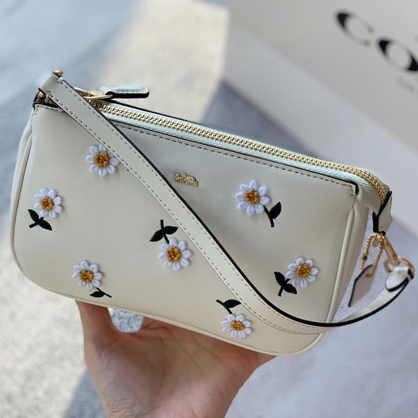 designer handbag 2021 little daisy mahjong embroidered canvas single shoulder underarm bag clear new temperament
designer handbag 2021 little daisy mahjong embroidered canvas single shoulder underarm bag clear new temperament
