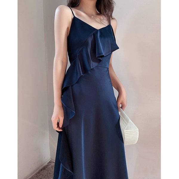 dressed elegant silk satin, spotty cascade, droopy, midi blue spaghetti sash ladies'party dress in retro robe., Black;gray
dressed elegant silk satin, spotty cascade, droopy, midi blue spaghetti sash ladies'party dress in retro robe., Black;gray