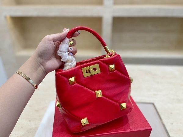 female bag handbag luxurys tote fashion shoulder woman selling designers bags 2021 retro urban style rivet
female bag handbag luxurys tote fashion shoulder woman selling designers bags 2021 retro urban style rivet