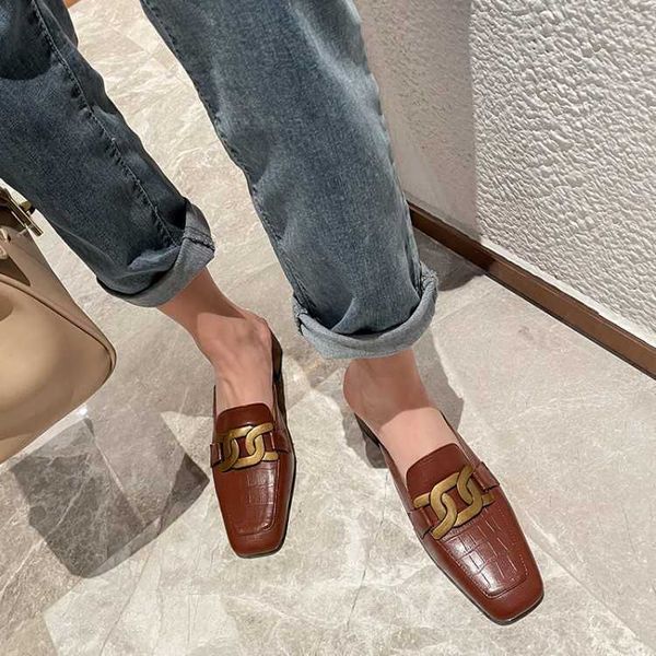spring and summer of 21 low heel horse rank buckle baotou cow leather sandals women's shoes g flat, Black
spring and summer of 21 low heel horse rank buckle baotou cow leather sandals women's shoes g flat, Black