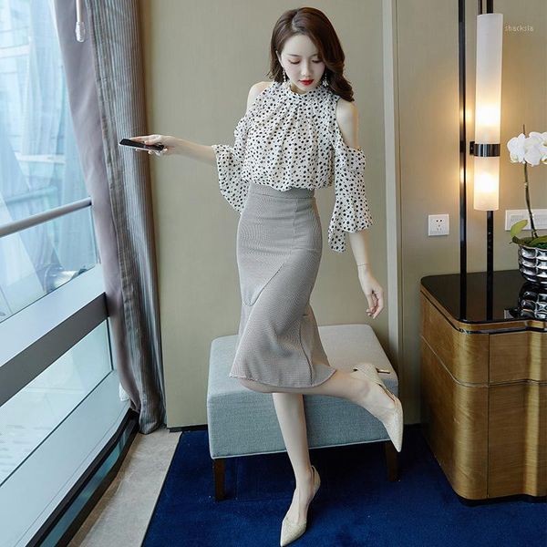 tianluo 2021 summer korean fashion women's short sleeve chiffon shirt two piece set 9400 tracksuits, Gray
tianluo 2021 summer korean fashion women's short sleeve chiffon shirt two piece set 9400 tracksuits, Gray