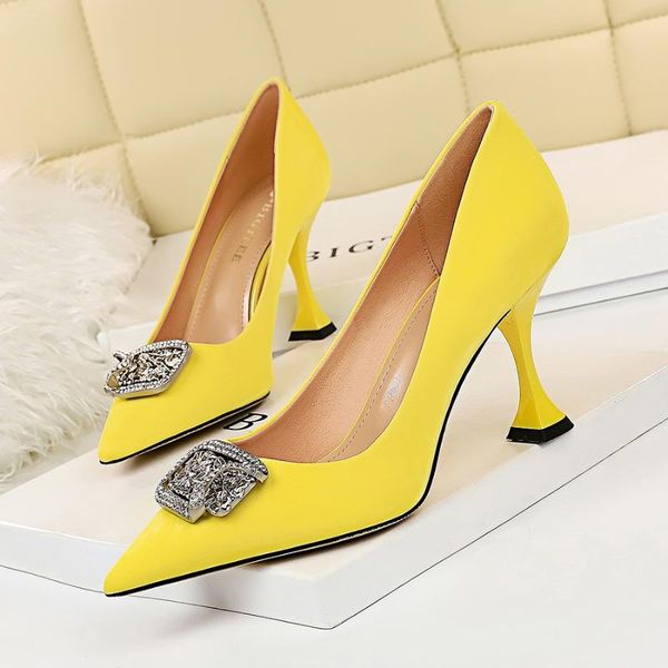 dress shoes fashion high heels women metal decoration pointed toe pumps slip on shallow slide black yellow zapatos de mujer
dress shoes fashion high heels women metal decoration pointed toe pumps slip on shallow slide black yellow zapatos de mujer