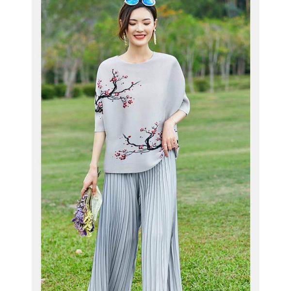 women's two piece pants clothing sets for women 2021 summer round neck batwing sleeves print loose t-shirts + high waist wide leg pleat, White
women's two piece pants clothing sets for women 2021 summer round neck batwing sleeves print loose t-shirts + high waist wide leg pleat, White