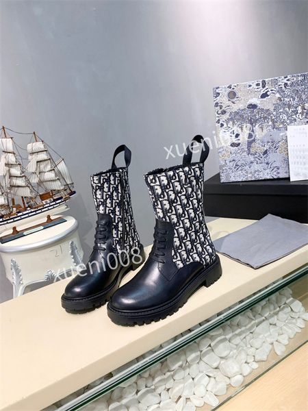 2021 boots monerffi fashion european style black ankle flats round toe lace-up woman platform patent leather shoes rx211119
2021 boots monerffi fashion european style black ankle flats round toe lace-up woman platform patent leather shoes rx211119