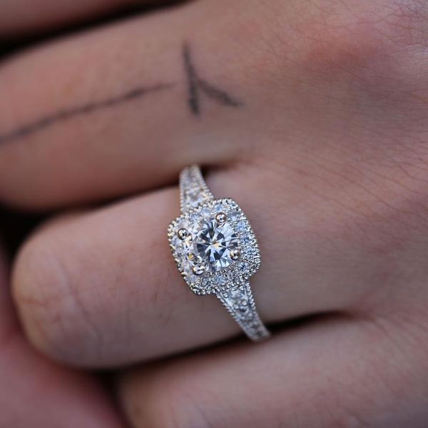 cluster rings classic four-claw round zircon women's engagement ring simple silver rhinestone fashion ladies trend jewelry wedding gift, Golden;silver
cluster rings classic four-claw round zircon women's engagement ring simple silver rhinestone fashion ladies trend jewelry wedding gift, Golden;silver