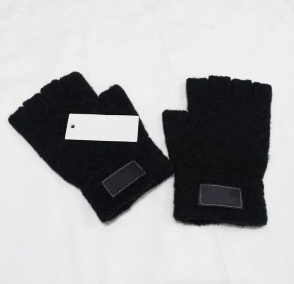 european and american designer brand windproof leather gloves lady touch screen rabbit fur mouth winter heat preservation wind style 5722, Blue;gray
european and american designer brand windproof leather gloves lady touch screen rabbit fur mouth winter heat preservation wind style 5722, Blue;gray