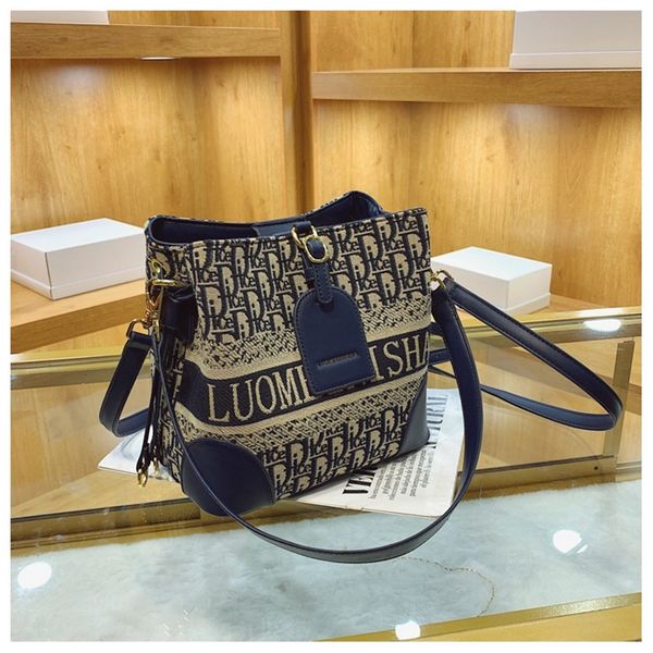 56% off 2022 new designer bags shoulder spring and summer old flower personalized shoulder large capacity handbag fashion complex 
56% off 2022 new designer bags shoulder spring and summer old flower personalized shoulder large capacity handbag fashion complex