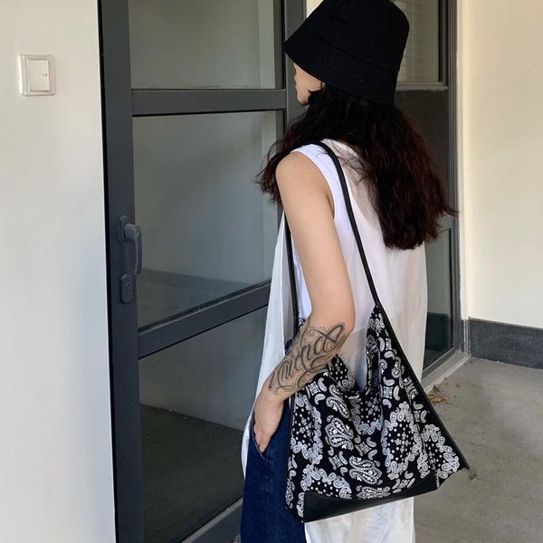 evening bags 2021 summer niche one-shoulder messenger bag female temperament all-match cashew flower casual canvas tide 
evening bags 2021 summer niche one-shoulder messenger bag female temperament all-match cashew flower casual canvas tide