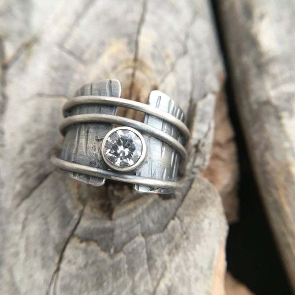 cluster rings vintage antique silver color wedding ring classic simple round zircon crystal engagement anniversary jewelry for men women, Golden;silver
cluster rings vintage antique silver color wedding ring classic simple round zircon crystal engagement anniversary jewelry for men women, Golden;silver