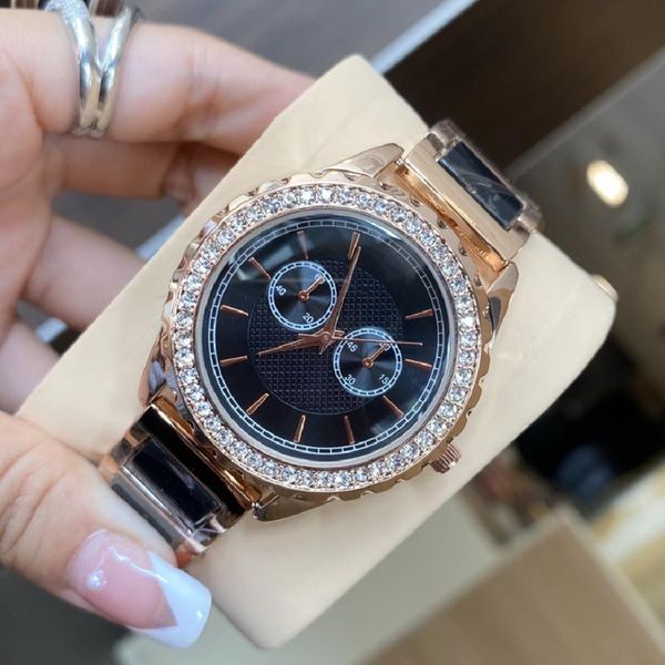 wristwatches 2021 summer diamond ring five-pin design light luxury, classic ladies round watch, Slivery;brown
wristwatches 2021 summer diamond ring five-pin design light luxury, classic ladies round watch, Slivery;brown