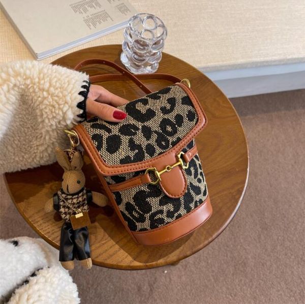 factory wholesale women leather mini bags simple printed plaid coin purse retro joker leopard handbag street trend contrast leather mobile p, Red;black
factory wholesale women leather mini bags simple printed plaid coin purse retro joker leopard handbag street trend contrast leather mobile p, Red;black