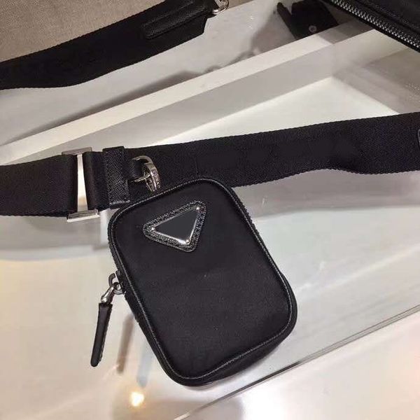 single-shoulder bag the new hobo combines classic wrinkling elements which are versatile and lightweight and can be switched at any time
single-shoulder bag the new hobo combines classic wrinkling elements which are versatile and lightweight and can be switched at any time