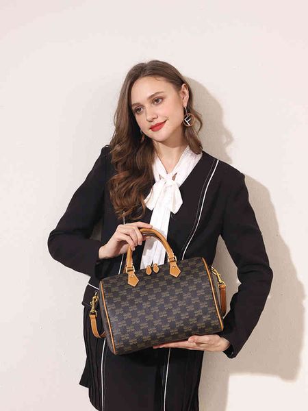 handbag 2021 boston classic portable one shoulder pillow bag old flower soft leather large capacity women's, Black;red
handbag 2021 boston classic portable one shoulder pillow bag old flower soft leather large capacity women's, Black;red