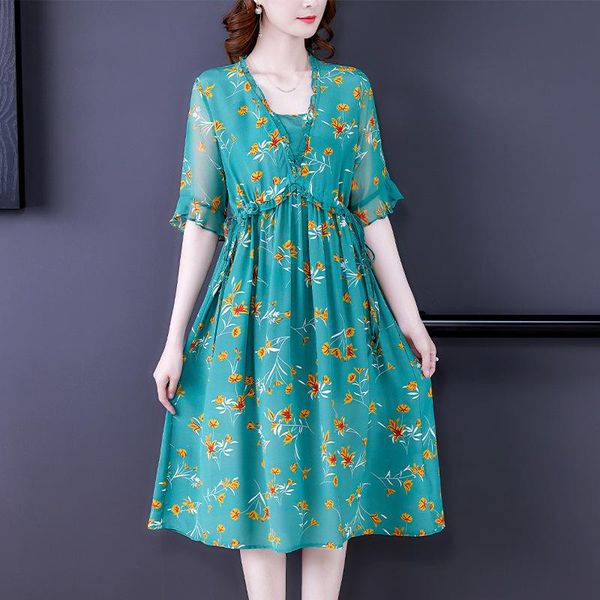 two piece dress 2021 summer silk women's fashion foreign style printing medium length skirt, White
two piece dress 2021 summer silk women's fashion foreign style printing medium length skirt, White