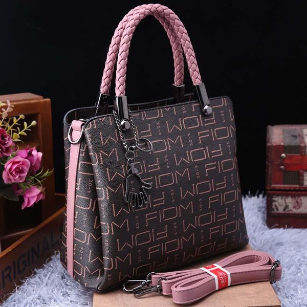 evening bags tote for women 2021 fashion genuine letter printed leather retro handbag all-match single shoulder satchels female bag
evening bags tote for women 2021 fashion genuine letter printed leather retro handbag all-match single shoulder satchels female bag