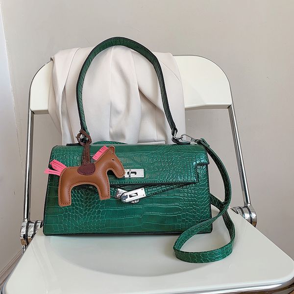 luxury handbags summer new 2021 fashion, simple texture, single shoulder armpit out of the street, temperament , portable messenger women�
luxury handbags summer new 2021 fashion, simple texture, single shoulder armpit out of the street, temperament , portable messenger women�