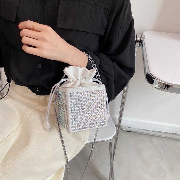sweet hand-held female 2021 korean fashion chain small square foreign girl msenger bag
sweet hand-held female 2021 korean fashion chain small square foreign girl msenger bag