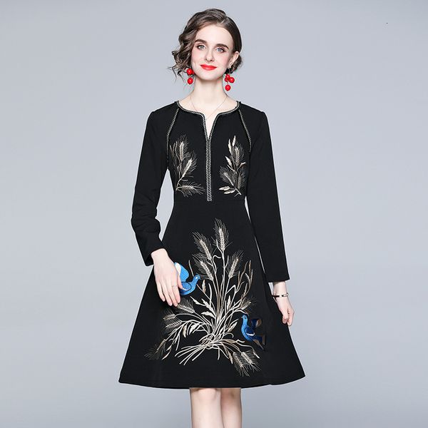 early autumn dress elegant temperament 2021 fashion v-neck embroidery waist closing slim a-line skirt middle, Black;gray
early autumn dress elegant temperament 2021 fashion v-neck embroidery waist closing slim a-line skirt middle, Black;gray