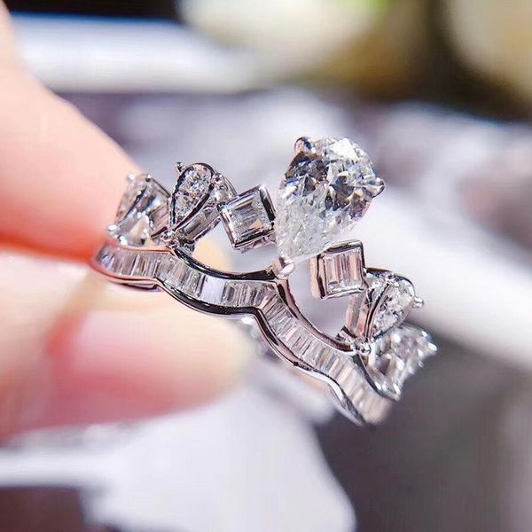 wedding rings luxury crown fashion inlay full shiny crystal zircon creative wave design fine jewelry for women engagement, Slivery;golden
wedding rings luxury crown fashion inlay full shiny crystal zircon creative wave design fine jewelry for women engagement, Slivery;golden