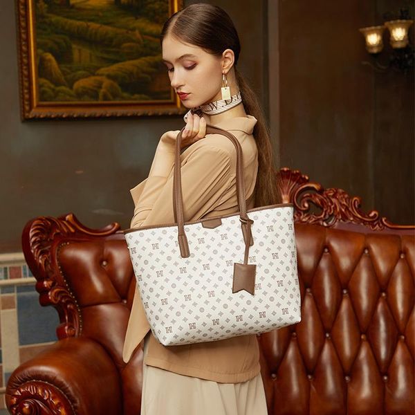 evening bags simple luxury printed color matching shopping bag tote shoulder handbag large capacity women
evening bags simple luxury printed color matching shopping bag tote shoulder handbag large capacity women