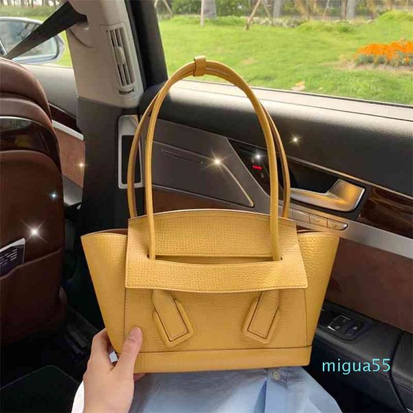 woven wing leather portable one shoulder catfish fashion large capacity tot armpit bag
woven wing leather portable one shoulder catfish fashion large capacity tot armpit bag