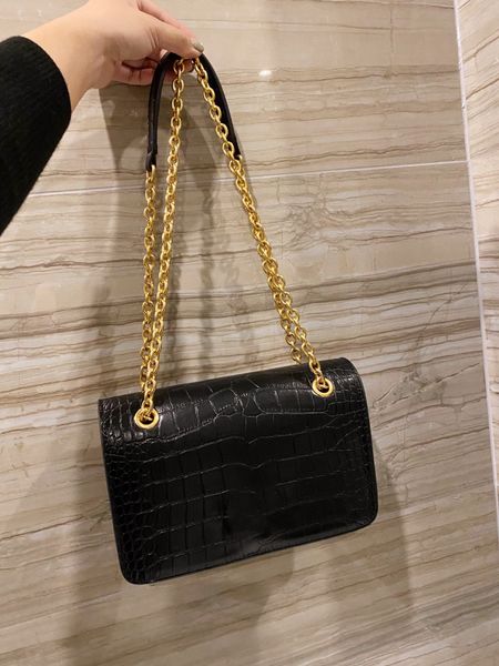 latest chain package bag size moderate imported fabrics bags feel is good fashionable joker wholesale handbags luxury designers
latest chain package bag size moderate imported fabrics bags feel is good fashionable joker wholesale handbags luxury designers