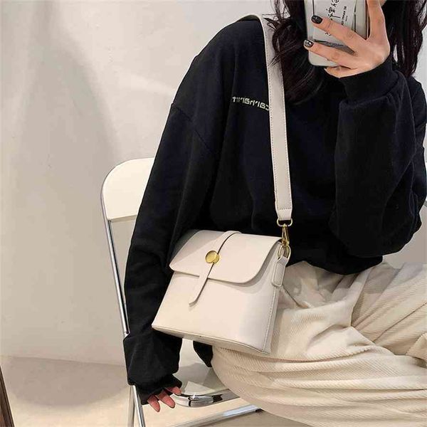 2021 new wide belt women's single shoulder net red texture foreign style fashionable messenger bag
2021 new wide belt women's single shoulder net red texture foreign style fashionable messenger bag