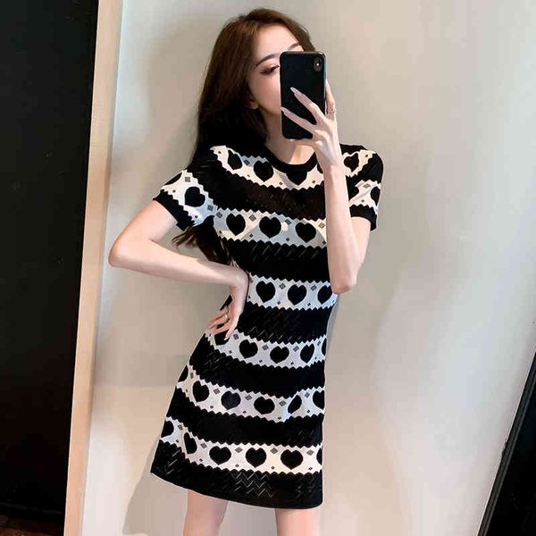 casual dresses 2021 summer thin knitted dress women short sleeve black heart -shape jacquard contrast color mini sweater vestidos, Black;gray
casual dresses 2021 summer thin knitted dress women short sleeve black heart -shape jacquard contrast color mini sweater vestidos, Black;gray