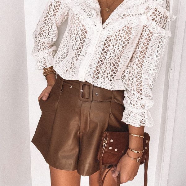 fashion women pu leather short high waist shorts solid plus size wide leg with belt fall 2021 trousers black khakiby air, Black;white
fashion women pu leather short high waist shorts solid plus size wide leg with belt fall 2021 trousers black khakiby air, Black;white