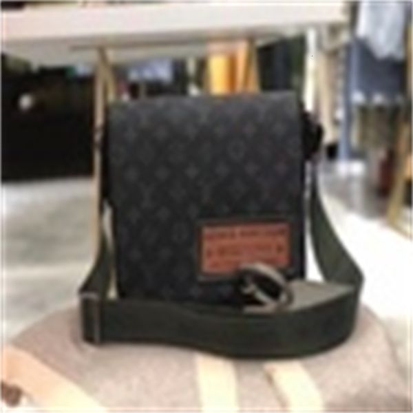30239 medium handbag men messenger crossbody bags shoulder bags business bags pouches 461n, Red;black
30239 medium handbag men messenger crossbody bags shoulder bags business bags pouches 461n, Red;black