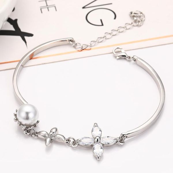 european and american style zircon cross four-leaf clover bracelet female simple and generous tempered wild alloy bracelet, Black
european and american style zircon cross four-leaf clover bracelet female simple and generous tempered wild alloy bracelet, Black