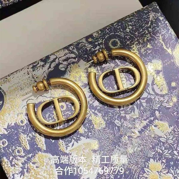 special offer 2021 luxury designer jewelry earrings / new female fashion personality earrings letter, Silver
special offer 2021 luxury designer jewelry earrings / new female fashion personality earrings letter, Silver