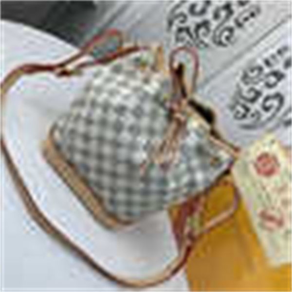 totes brand designer luxury m40817 shoulder white grid mini bucket bags bag female bag fashion handles trend handbags iconic cross body
totes brand designer luxury m40817 shoulder white grid mini bucket bags bag female bag fashion handles trend handbags iconic cross body