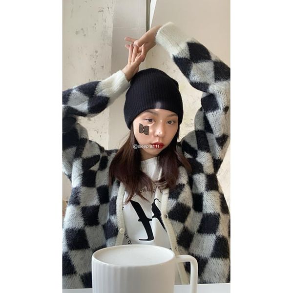 women's vests sleep at 11 furry rhombus plaid v-neck sweater coat loose and lazy style outer wear knitted cardigan waistcoat, Black;white
women's vests sleep at 11 furry rhombus plaid v-neck sweater coat loose and lazy style outer wear knitted cardigan waistcoat, Black;white