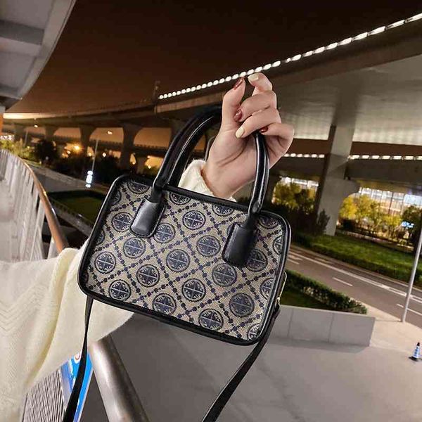75% off handbag factory store fashionable jacquard cloth splicing style personalized shoulder light diagonal
75% off handbag factory store fashionable jacquard cloth splicing style personalized shoulder light diagonal