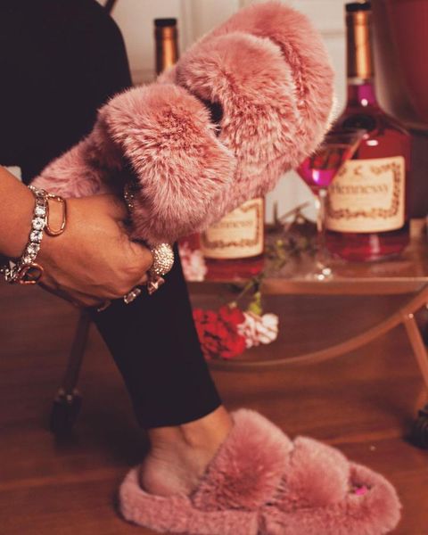 slippers 2021 winter furry shoes woman faux fur double strap slides soft flat cozy fashion women plush home, Black
slippers 2021 winter furry shoes woman faux fur double strap slides soft flat cozy fashion women plush home, Black