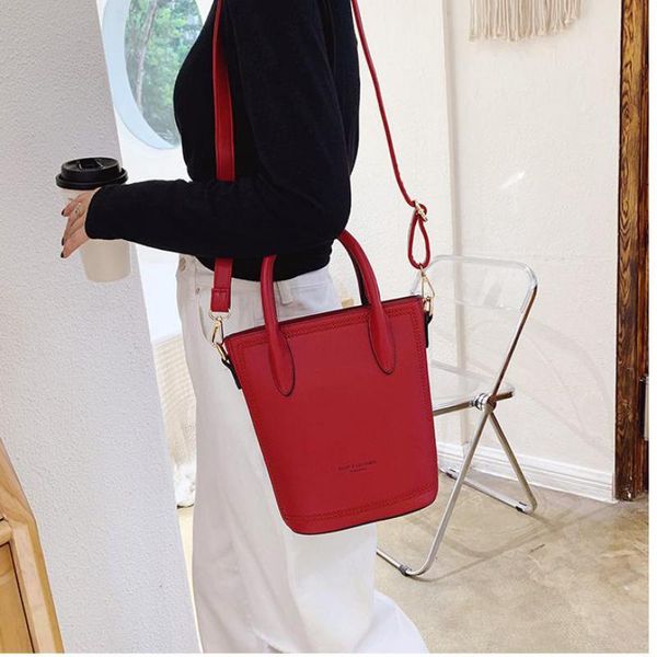 evening bags 2021 spring/summer embroidery thread bucket bag fashion creative one-shoulder handbags trendy texture ladies messenger
evening bags 2021 spring/summer embroidery thread bucket bag fashion creative one-shoulder handbags trendy texture ladies messenger