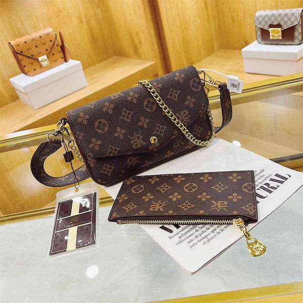 2022 factory wholesale burst old flower small square with card new four seasons versatile belt single shoulder diagonal span bag
2022 factory wholesale burst old flower small square with card new four seasons versatile belt single shoulder diagonal span bag