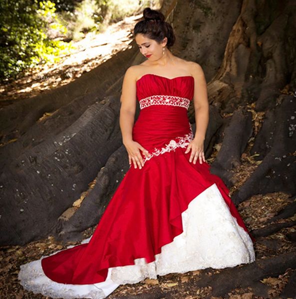 vintage mermaid wedding dresses gothic plus size bridal gowns back lace up ruched crystals beads long strapless red and white bride dress
vintage mermaid wedding dresses gothic plus size bridal gowns back lace up ruched crystals beads long strapless red and white bride dress