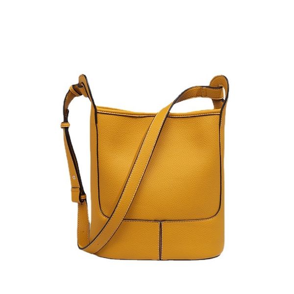 designer handbags women's bucket bag large capacity 2021 new fashion versatile commuter soft leather women's single shoulder messe
designer handbags women's bucket bag large capacity 2021 new fashion versatile commuter soft leather women's single shoulder messe