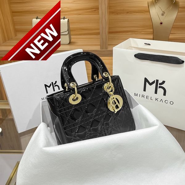 leather women's 2022 new lingge daifei light luxury fashion hand simple and versatile messenger single shoulder bag
leather women's 2022 new lingge daifei light luxury fashion hand simple and versatile messenger single shoulder bag