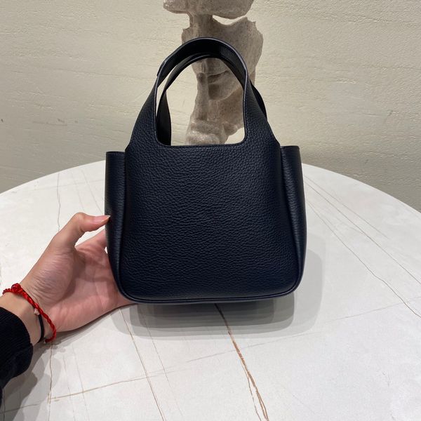 2022 new nylon lady cosmetic bag large capacity fashion handbag shoulder bag drawstring pocket 100
2022 new nylon lady cosmetic bag large capacity fashion handbag shoulder bag drawstring pocket 100