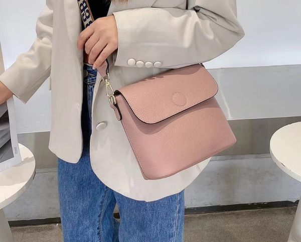 shoulder bags genuine leather handbags 2021 trendy fashion messenger layer cowhide simple broadband one-shoulder bucket bag
shoulder bags genuine leather handbags 2021 trendy fashion messenger layer cowhide simple broadband one-shoulder bucket bag