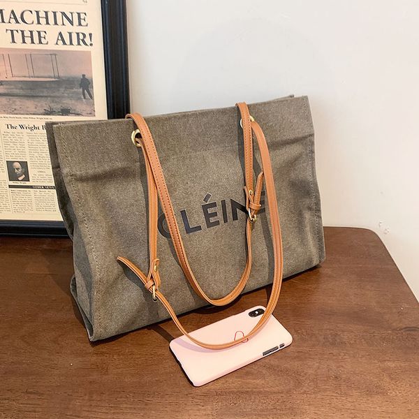 luxury handbags simple leisure letter canvas bag women's 2021 new commuter portable one shoulder tote bag large capacity
luxury handbags simple leisure letter canvas bag women's 2021 new commuter portable one shoulder tote bag large capacity
