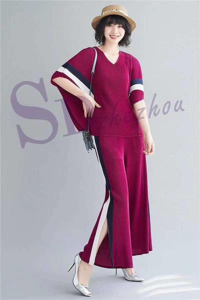 style v-neck t-shirt in the fold flared trousers striped two-piece outfit stock women's two piece pants, White
style v-neck t-shirt in the fold flared trousers striped two-piece outfit stock women's two piece pants, White