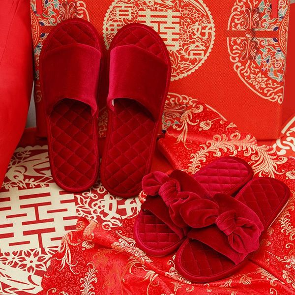 slippers 2021 autumn and winter golden velvet female summer home couple indoor wedding, Black
slippers 2021 autumn and winter golden velvet female summer home couple indoor wedding, Black
